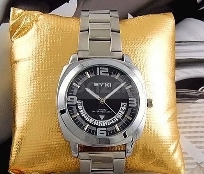 Baza.vn: Đồng hồ đôi Eyki W8108GL ấn tượng