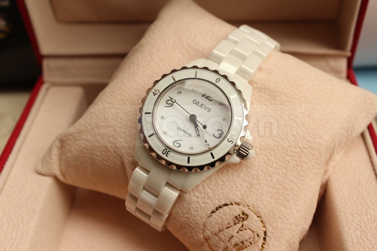 Đồng hồ nữ OLEVS L39 được bán tại Baza