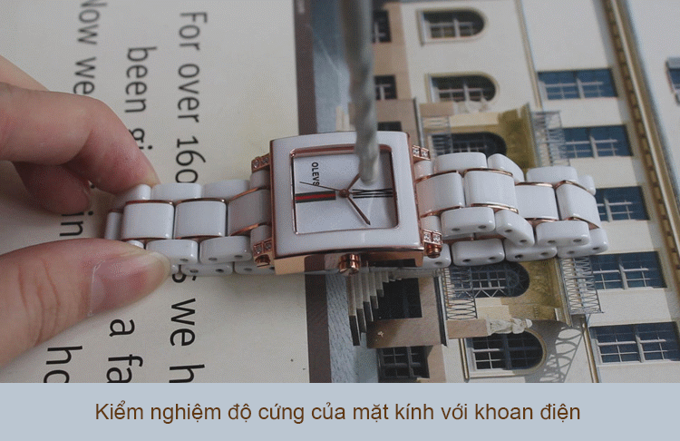Kiểm nghiệm mặt kính sapphire của đồng hồ với khoan điện