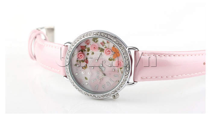 Đồng hồ nữ Mini MN1094 trái tim tình yêu viền pha lê hài hòa với đường nét của sản phẩm 