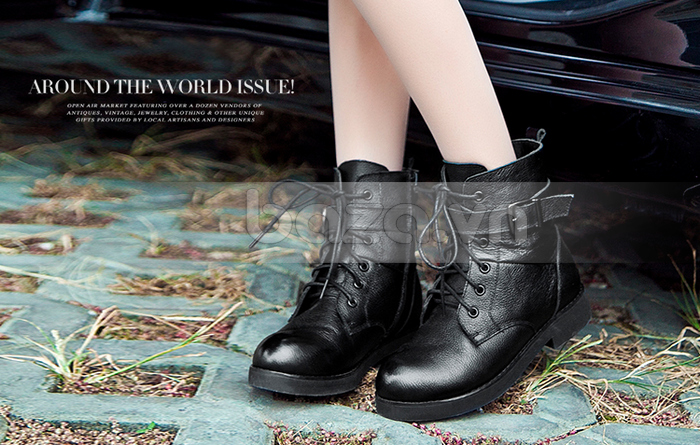 Nhìn từ góc độ nào, đôi giày combat boots nữ cũng đẹp hoàn hảo