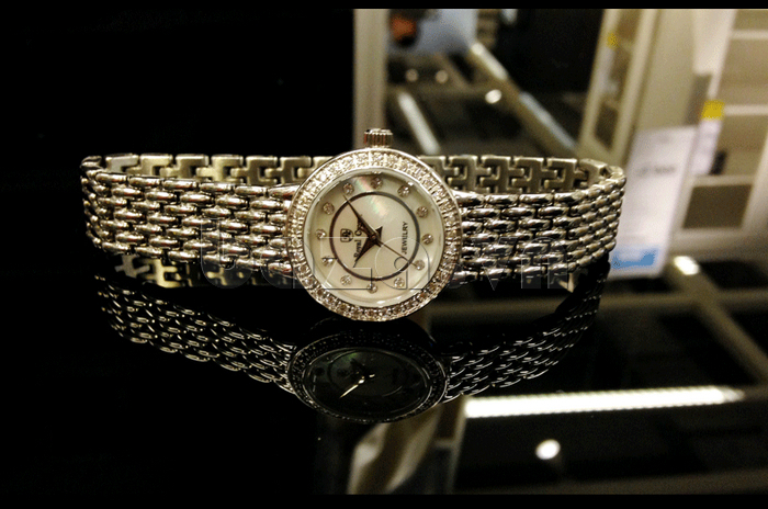 Đồng hồ nữ Royal Crown mặt tròn gắn đá thời trang
