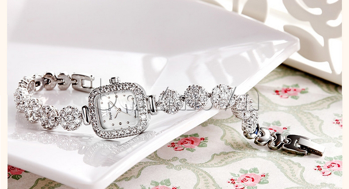 Đồng hồ nữ mặt oval Royal Crown 1516B thanh nhã 