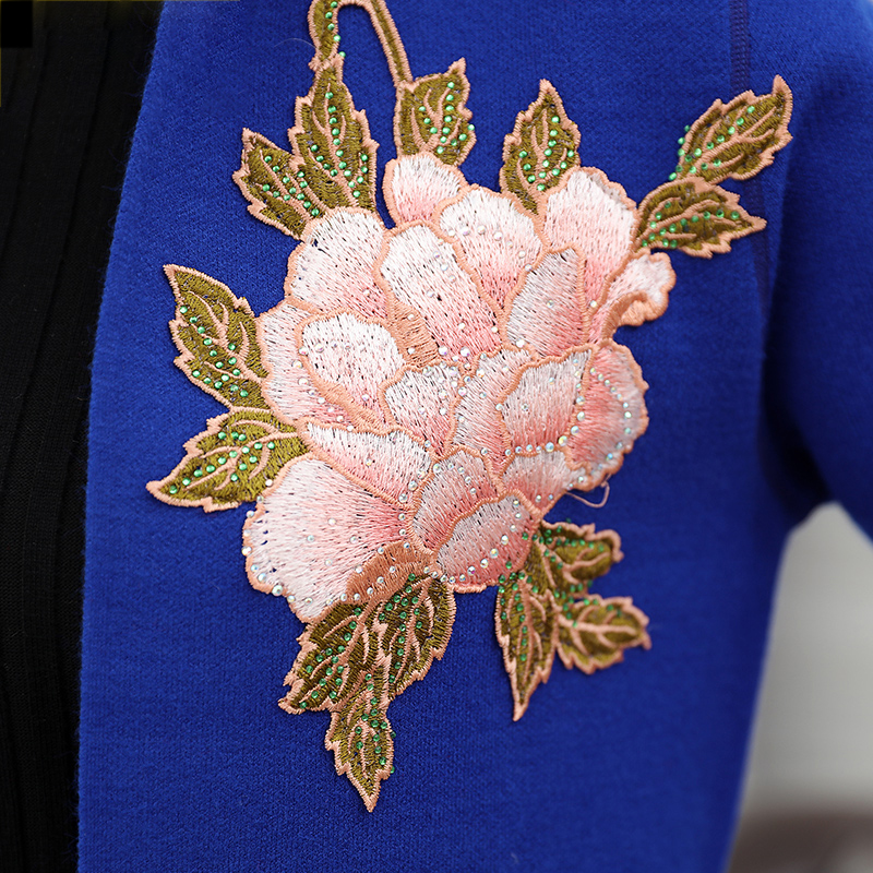 Áo khoác len dáng dài Cardigans họa tiết hoa mẫu đơn đính đá SMT