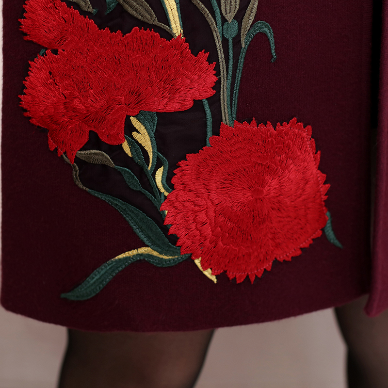 Áo khoác dạ nữ dáng dài thêu hoa cẩm chướng SMT